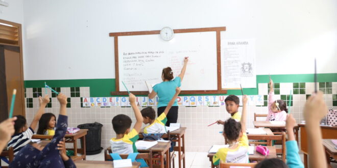 Mais de 390 professores do Acre serão contemplados com incentivo para aquisição de equipamentos tecnológicos