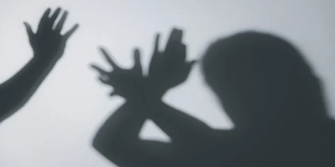 Vítima de violência doméstica receberá alerta em relógio sobre aproximação de agressor