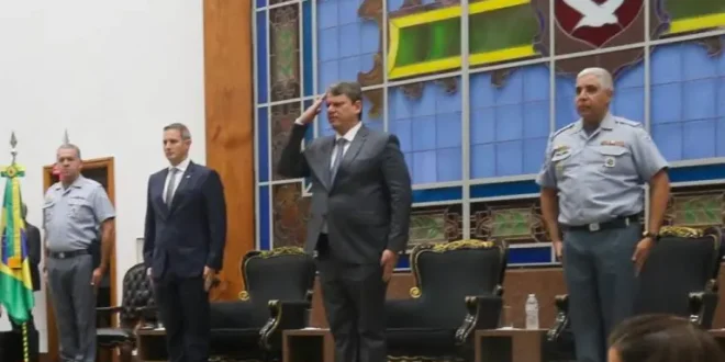 Laicidade no lixo: governo Tarcísio amplia poder de Edir Macedo, pastor mais rico do Brasil