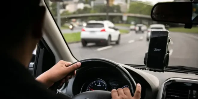 Governo propõe mínimo de R$ 10 para motoristas e entregadores de app