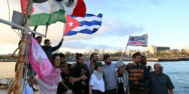 Flotilha com 30 toneladas de alimentos e 73 painéis solares chega a Cuba