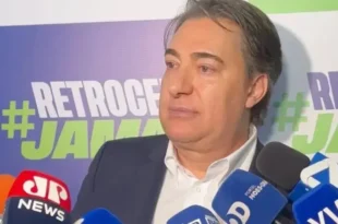 Debandada no PR: Moro causa divisão no PL e 48 prefeitos deixam o partido