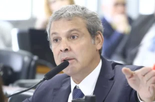 "Roubo dos aposentados ganhou escala industrial no governo Bolsonaro", afirma Lindbergh