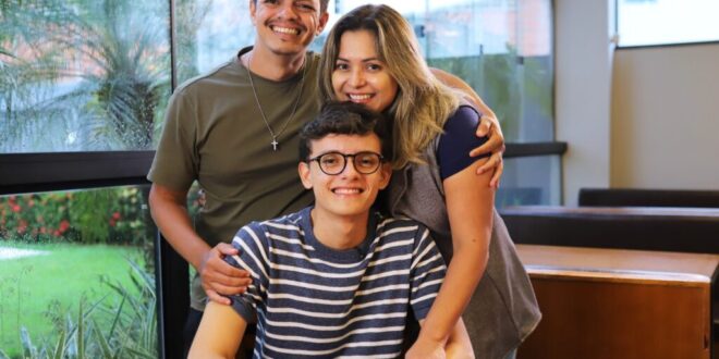 Família que estuda unida vence junto: força-tarefa familiar garante aprovação de pais e filhos em concurso