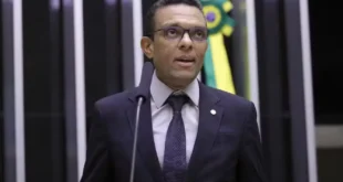 Prove a honestidade: Otoni de Paula pede quebra de sigilo de Flávio Bolsonaro