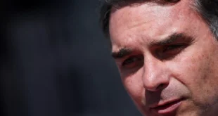 Flávio Bolsonaro tem que ser cassado e processado antes que provoque outro 8 de janeiro