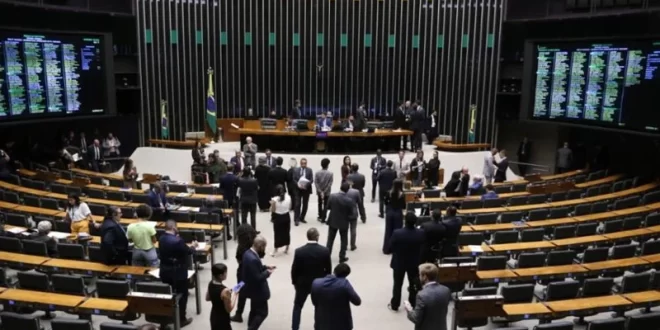 Câmara dos Deputados aprova projeto de lei que aumenta a pena para crimes contra a vida de 60 +