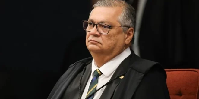 Dino determina que Banco Central bloqueie saque de emendas em dinheiro
