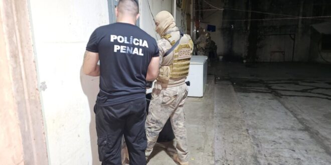 Dois celulares são apreendidos em cela de presídio durante Operação Mute