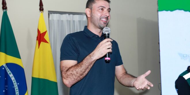 Nicolau Júnior destaca criação da Faculdade Estadual do Acre como avanço histórico para a educação