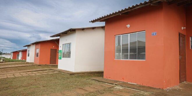 Governo realiza 3ª entrega de 100 unidades habitacionais na Cidade do Povo nesta terça