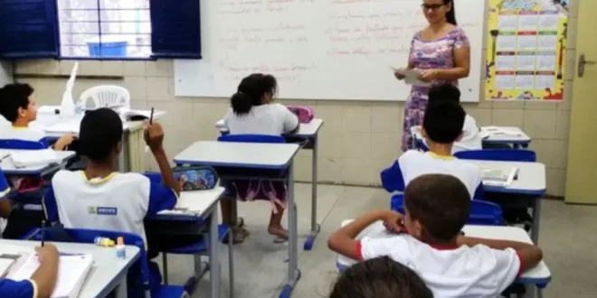 Quando a crise é projeto: a educação brasileira em disputa