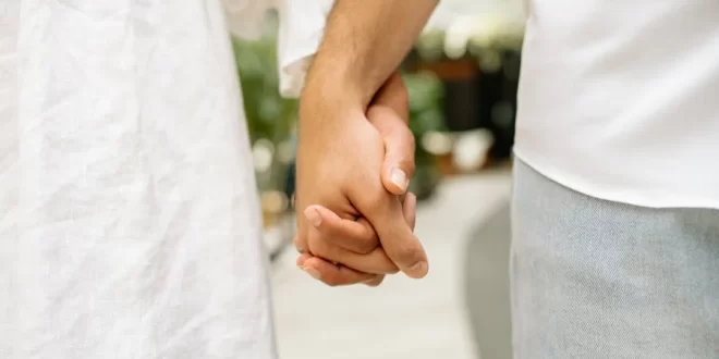 Incesto no mundo: homem troca esposa por mãe biológica