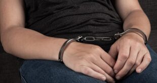 Violência juvenil no Acre: adolescente de 14 anos é apreendida após agredir irmão e ameaçar mãe