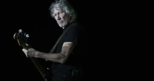Roger Waters exige libertação de Maduro e Cilia Flores em frente a centro onde eles estão presos nos EUA