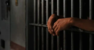 Após 17 anos de casamento, mulher descobre que marido que conheceu em estudo bíblico era um criminoso