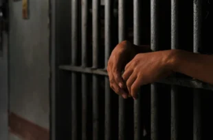 Após 17 anos de casamento, mulher descobre que marido que conheceu em estudo bíblico era um criminoso
