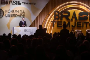 A liberdade como discurso, a servidão como propósito