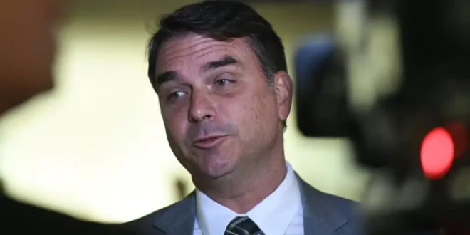 Ligação que não poderia faltar: CEO do BRB preso financiou parte dos R$ 5,9 milhões para mansão de Flávio Bolsonaro