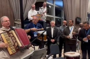Exemplo cristão: Bispos cantam música antifascista em evento para lideranças católicas em Aparecida