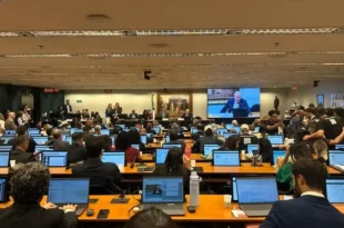 Boa notícia para o trabalhador: CCJ aprova PEC sobre escala 6×1 e tema avança na Câmara