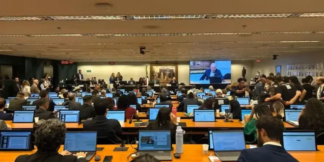 Boa notícia para o trabalhador: CCJ aprova PEC sobre escala 6×1 e tema avança na Câmara