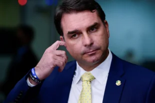 Acorda Alice: os planos que Flávio Bolsonaro tem escondido para aposentadorias, saúde e educação