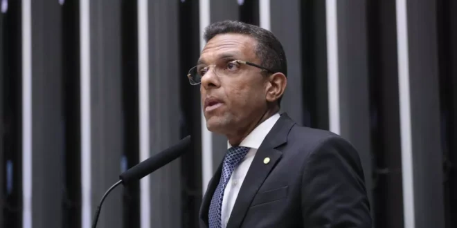 'Bolsonaro é responsável pela quadrilha que acabou com o Rio', aponta Otoni de Paula