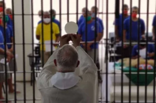Violação da liberdade religiosa: CNBB denuncia favorecimento a líderes evangélicos nas prisões brasileiras