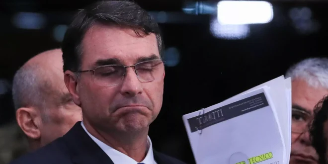 Os penduricalhos de Flávio Bolsonaro