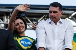 Michelle Bolsonaro ajoelha no milho e cede a Flávio porque sabe o que é ser mulher de mafioso
