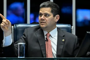 Firula: não adianta comemorar a redução da pena de Bolsonaro aprovada na Câmara, a palavra final é do STF