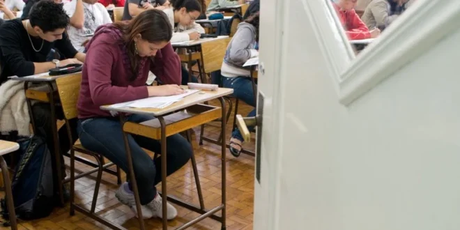 Projeto torna filosofia e sociologia obrigatórias no novo ensino médio