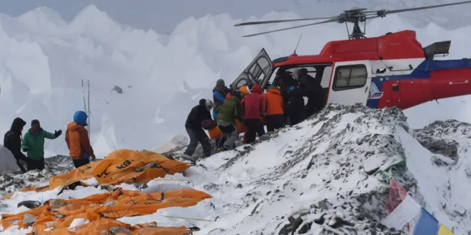 Guias são suspeitos de envenenar alpinistas no Everest para receber seguro fraudado
