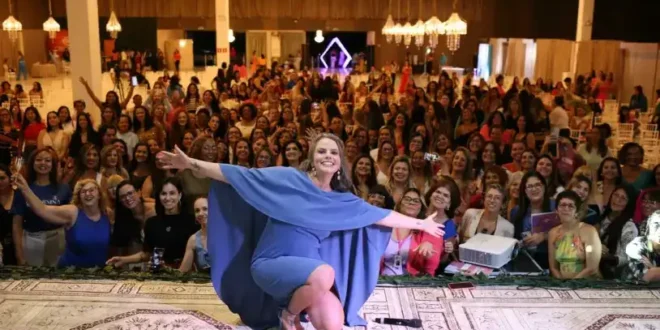 Jornalista Maria Cândida ministra palestras sobre liderança feminina em Tarauacá e Rio Branco