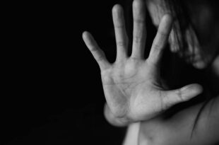 Números do absurdo: violência levou ao menos 900 mulheres por dia a unidades de saúde no país em 2025