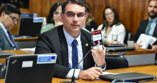 AI-5 do projeto de ditador: Flávio Bolsonaro tenta censurar usuários do X