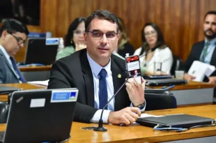 AI-5 do projeto de ditador: Flávio Bolsonaro tenta censurar usuários do X