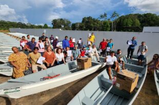 Perpétua entrega barcos e motores para ribeirinhos de 8 municípios do Acre