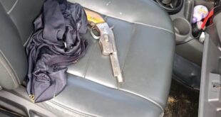 Tá difícil hein Mâncio Lima? Homem é preso bêbado, sem habilitação e com arma caseira