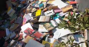Isto é extrema direita, estúpido: na semana mundial do livro prefeito manda jogar centenas de livros no lixo