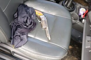 Tá difícil hein Mâncio Lima? Homem é preso bêbado, sem habilitação e com arma caseira