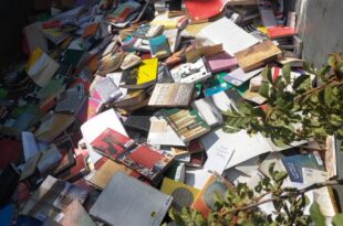 Isto é extrema direita, estúpido: na semana mundial do livro prefeito manda jogar centenas de livros no lixo