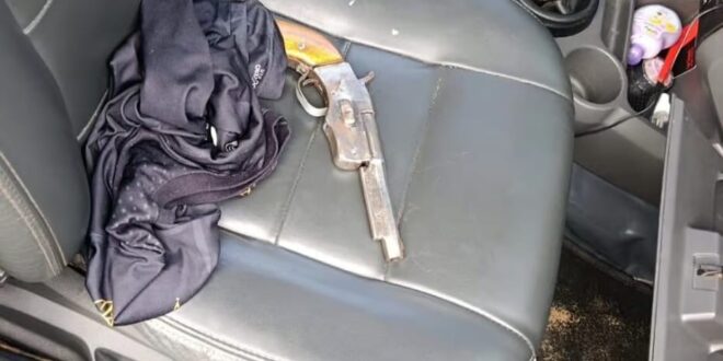 Tá difícil hein Mâncio Lima? Homem é preso bêbado, sem habilitação e com arma caseira