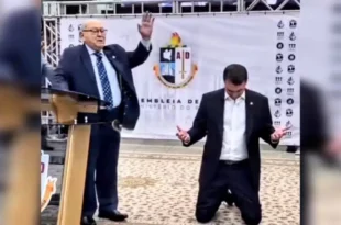 Flávio Bolsonaro quer sequestrar a fé cristã no Brasil