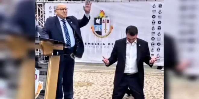 Flávio Bolsonaro quer sequestrar a fé cristã no Brasil