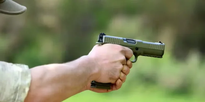 Projeto bolsonarista que libera FGTS para compra de armas avança no Congresso