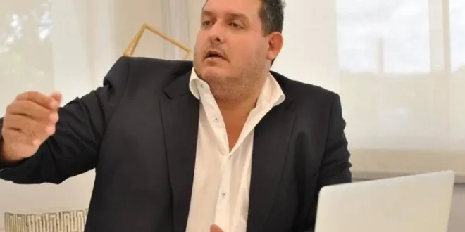 Marqueteiro de Flávio Bolsonaro recebeu R$ 650 mil por campanha do Master de ataques ao BC