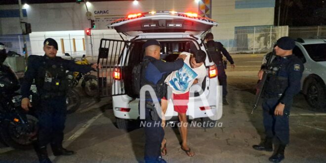 Baita flagra: foi pego vendendo cocaína crack e skunk próximo a campo de futebol