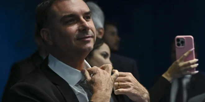 Empresa que repassou dinheiro de Vorcaro a filme de Bolsonaro é investigada por fraude